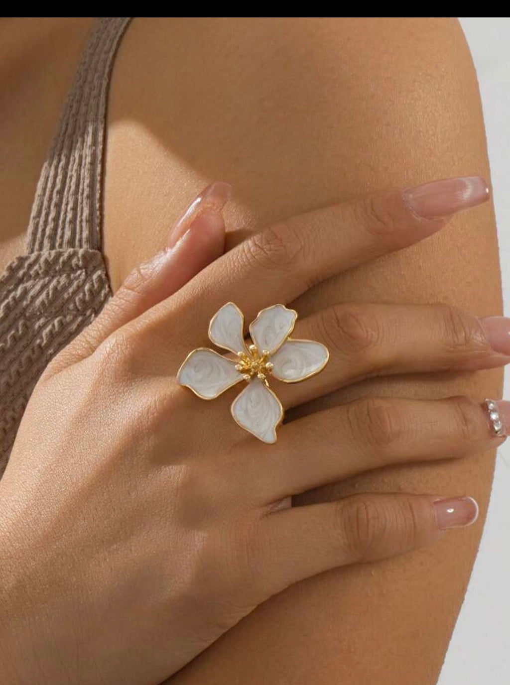Luna Petals Fleur Ring
