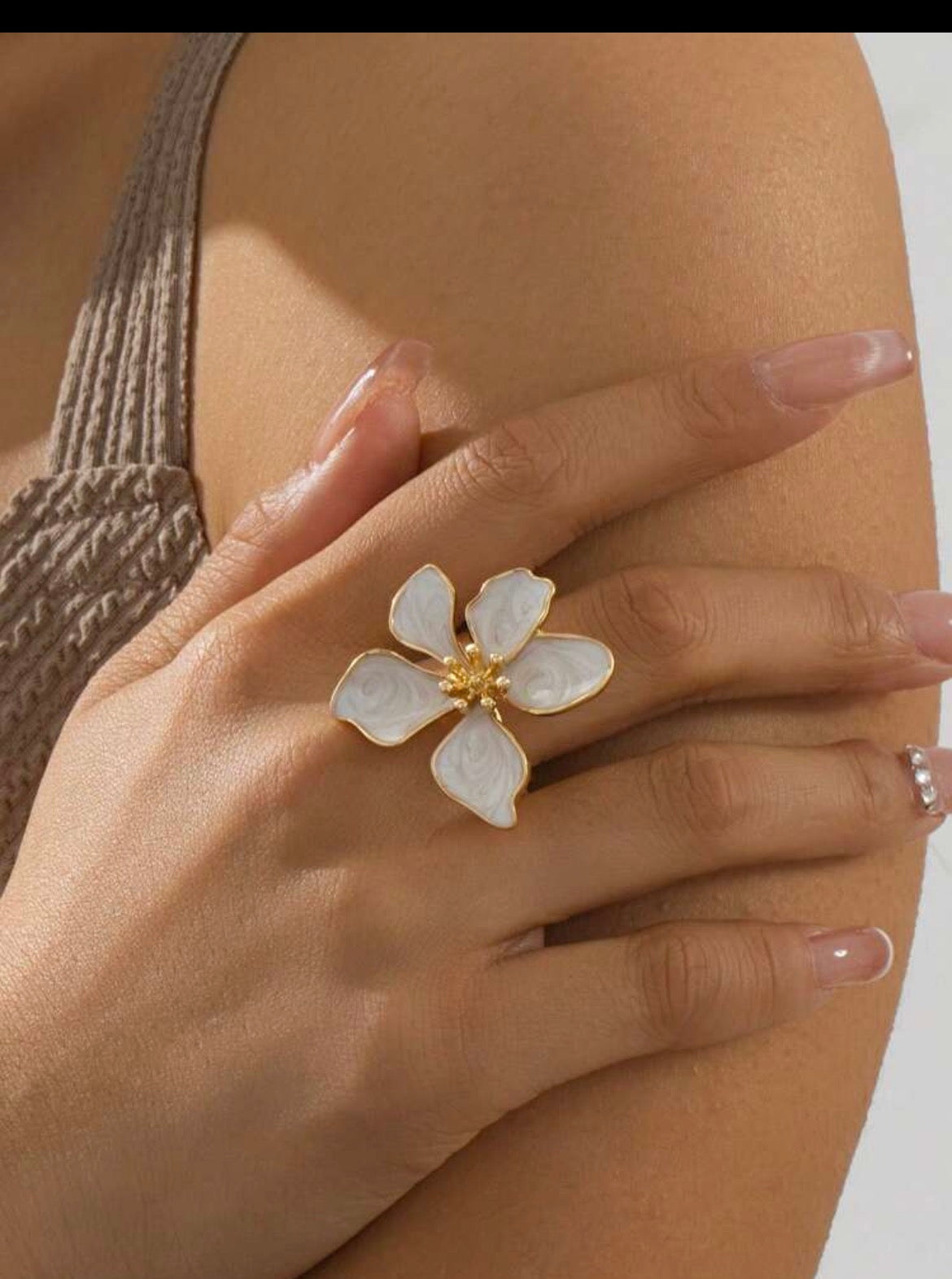 Luna Petals Fleur Ring