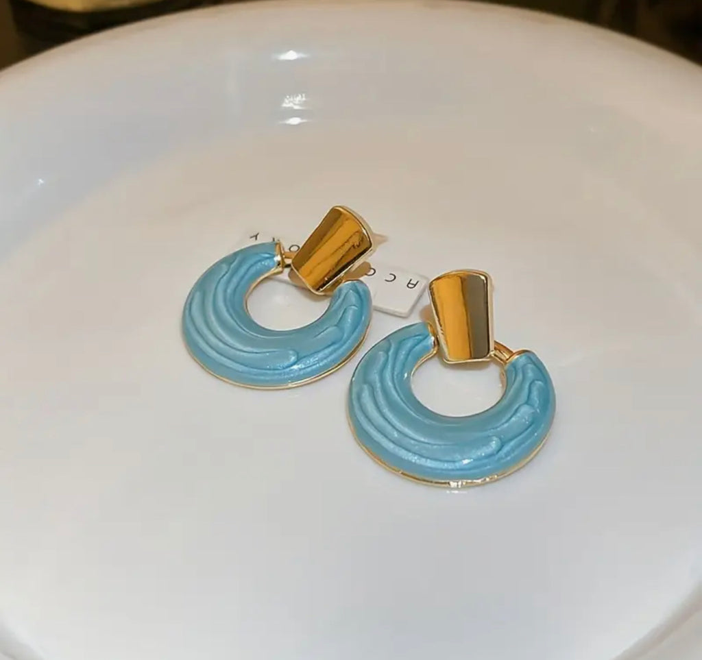 Glossed Crescent Hoops