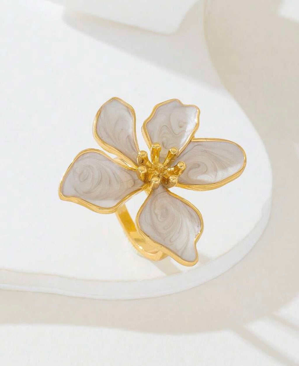 Luna Petals Fleur Ring