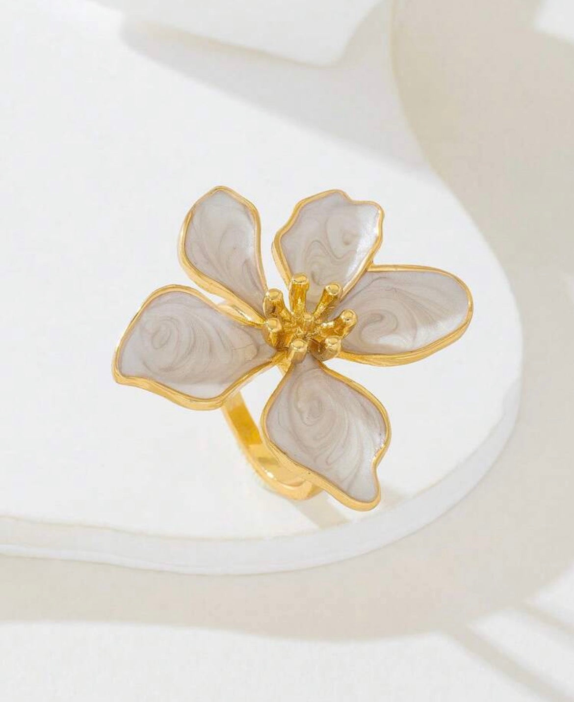Luna Petals Fleur Ring