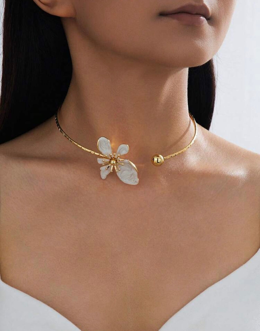 Luna Petals Halo Choker