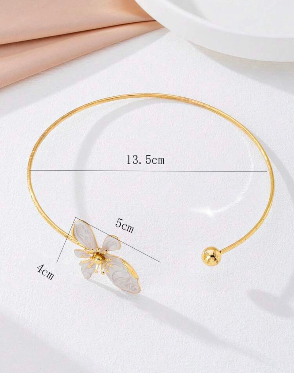 Luna Petals Halo Choker
