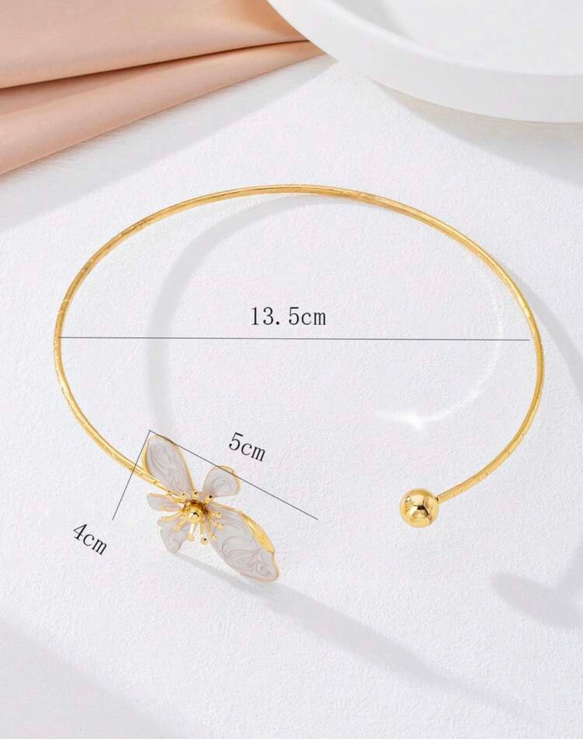 Luna Petals Halo Choker