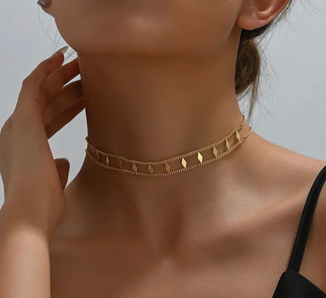 Geometric Charm Choker